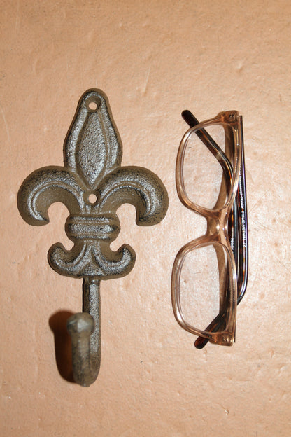 3pc-FLEUR DE LIS,2 Wall Hooks,Wall Plaque,New Orleans Style, Gifts,Country Decor,F-11,27