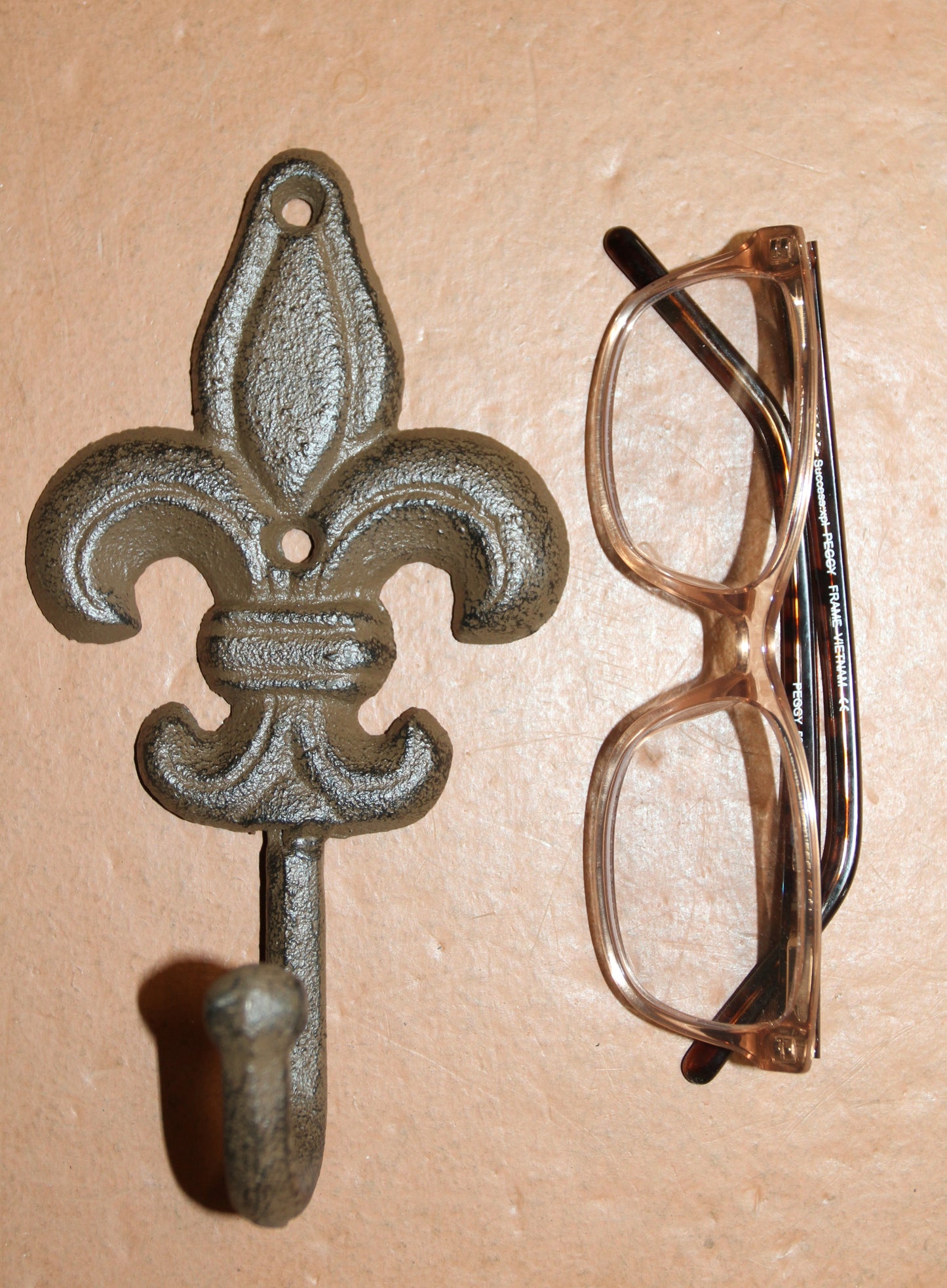 FLEUR DE LIS Wall Plaque And 4 Wall Hooks,Old World Charm, Victorian Style Home Accents F-10,27