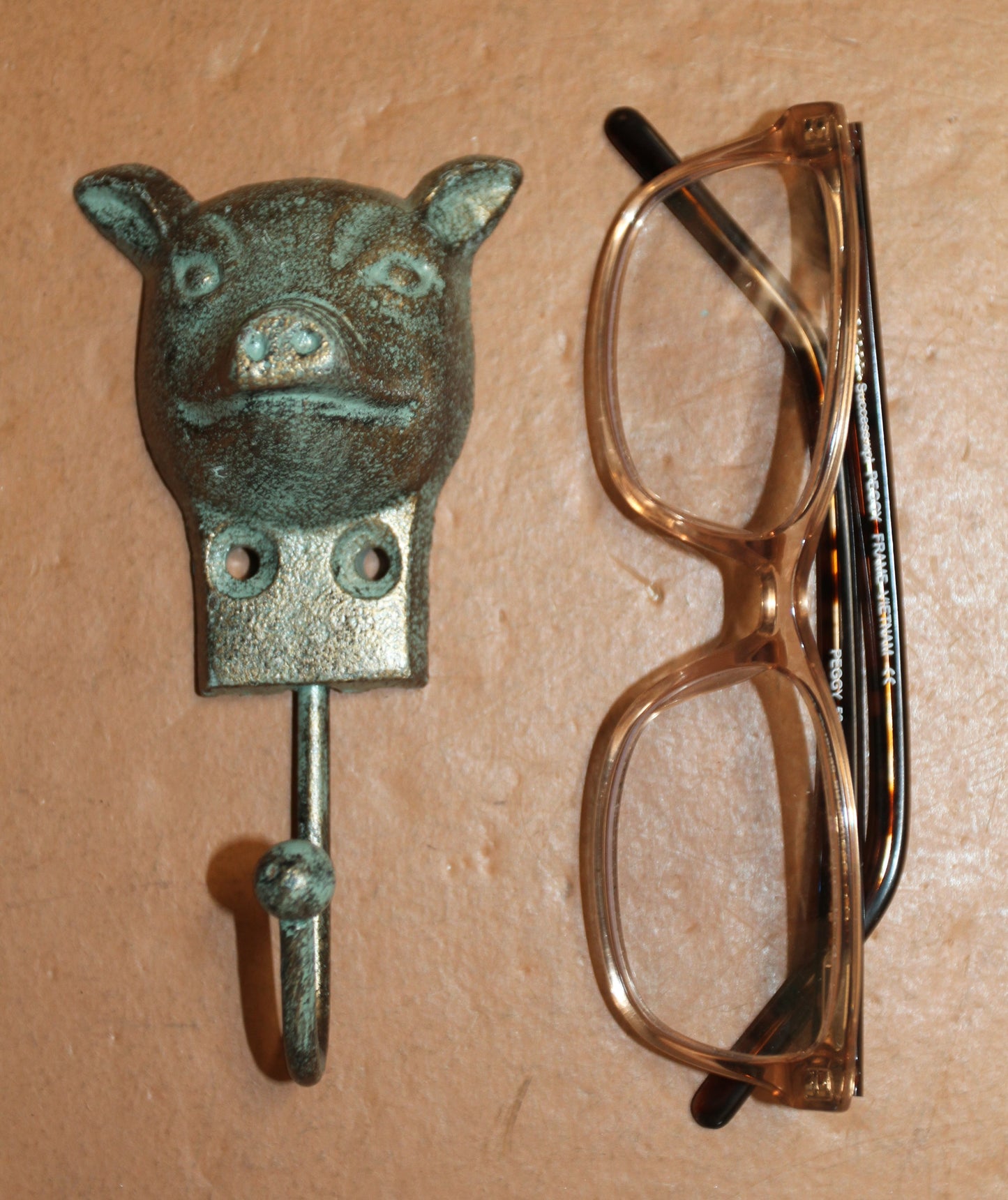 2-Wall Hooks,HAPPY PIGS,Restaurant Decor,Country,Farm And Ranch Style,Hanging Storage,H-95