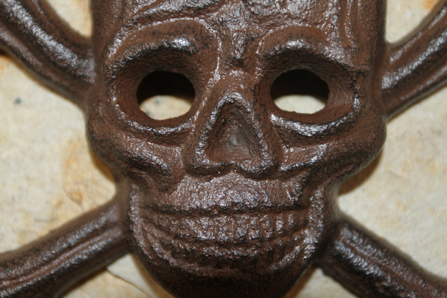 1-Metal SKULL AND CROSSBONES Wall Plaque,Pirates,Bikers Accents,Country Decor,All Occasion Gifts,H-132