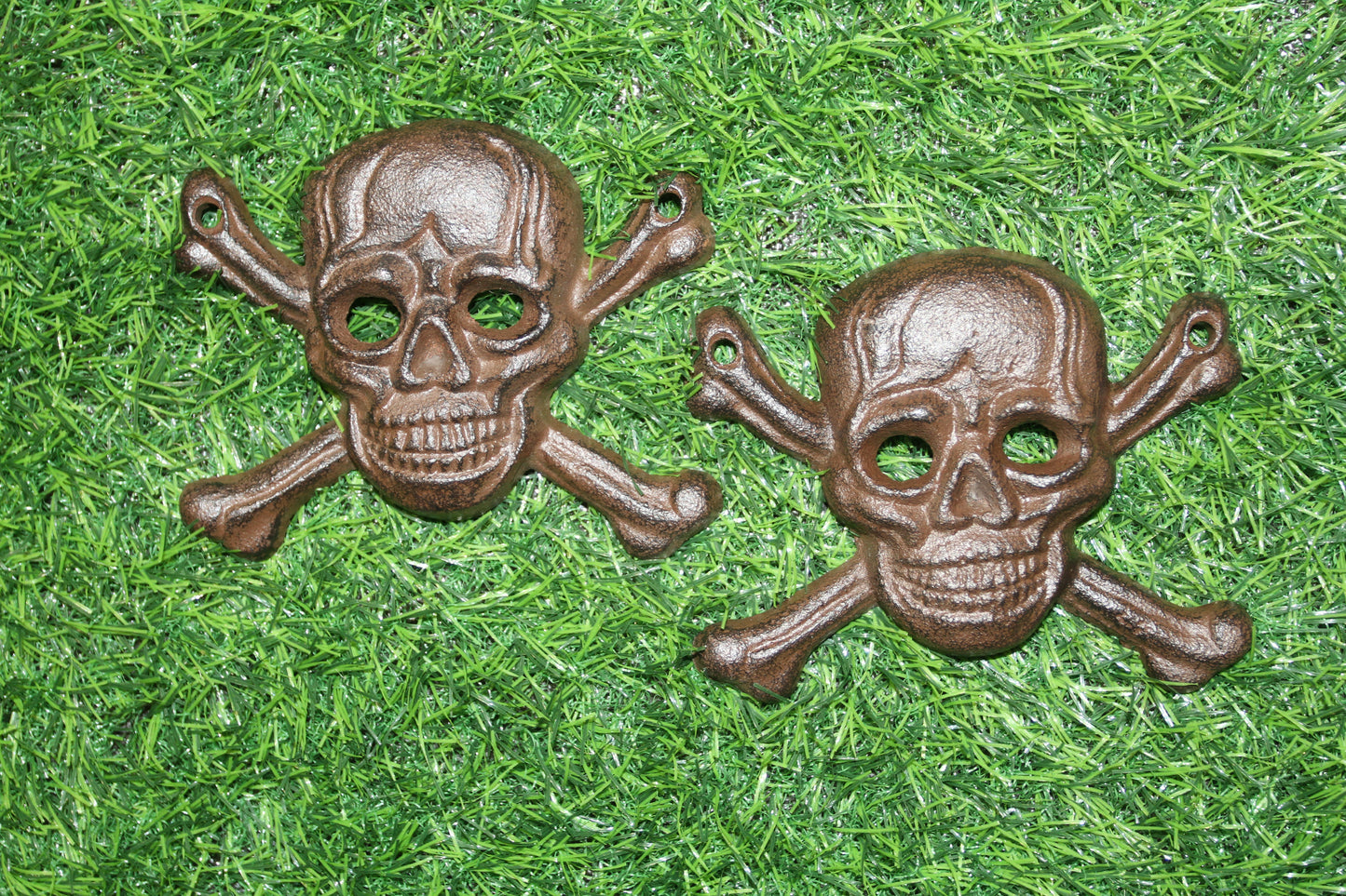 1-Metal SKULL AND CROSSBONES Wall Plaque,Pirates,Bikers Accents,Country Decor,All Occasion Gifts,H-132