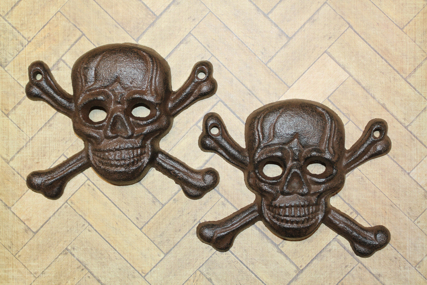 1-Metal SKULL AND CROSSBONES Wall Plaque,Pirates,Bikers Accents,Country Decor,All Occasion Gifts,H-132