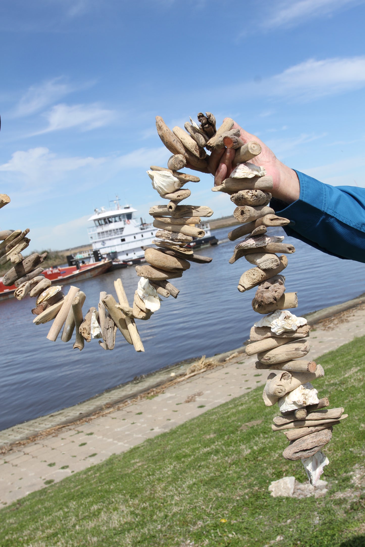 OYSTER GARLAND, Dift Wood And Oysters, Beach Decor, Coastal Decor, Restaurant Decor, Christmas Gift, G-101