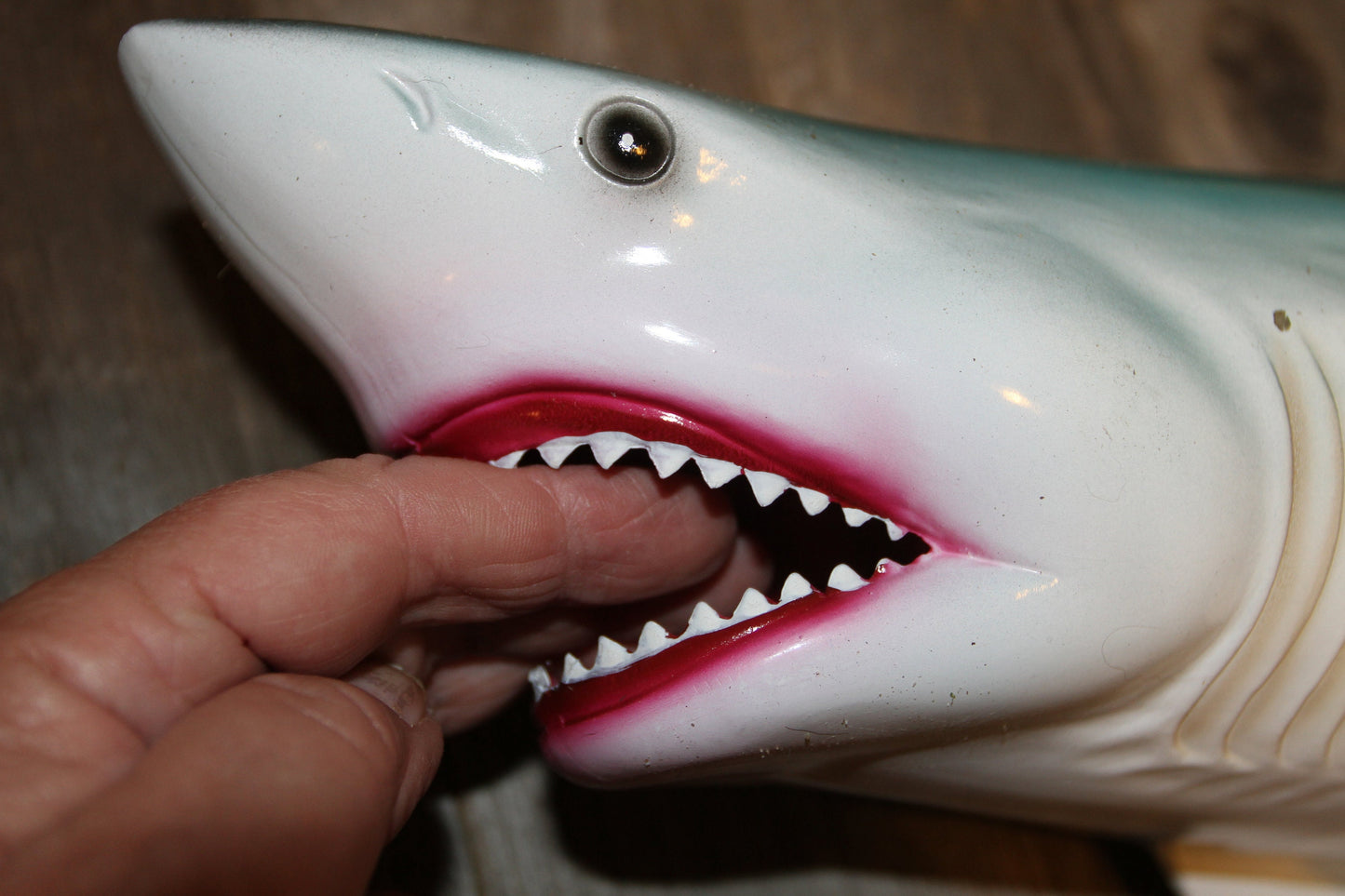 1-MEGA REALISTIC 28" GREAT WHITE SHARK,Seafood Reasaurant Decor, All Occasion Gifts,Coastal Home Decor, SH-01